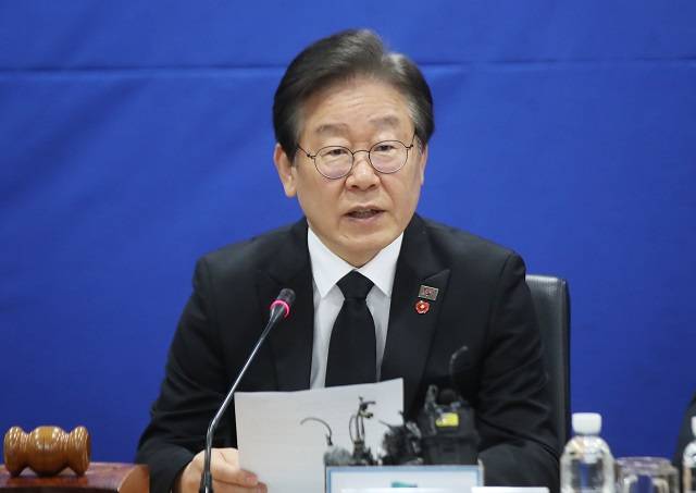 이재명 더불어민주당 대표가 3일 오전 제주시 봉개동 제주4·3평화공원 평화기념관에서 현장최고위원회의를 주재하고 있다. 제주도사진기자회