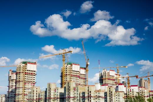 국내 시공능력평가 상위 10대 건설업체 가운데 2022년 사업보고서를 공시한 7개사의 현금성자산과 이익잉여금은 각각 18조5357억원, 26조367억원으로 팬데믹(세계적 감염병 대유행)이 발생한 2020년 대비 각각 4조7946억원(34.9%), 4770억원(1.9%) 증가했다. /사진=이미지투데이