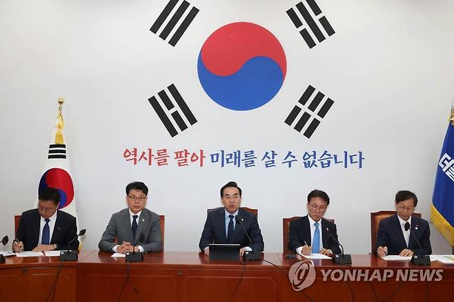 원내대책회의 발언하는 박홍근 원내대표 (서울=연합뉴스) 백승렬 기자 = 더불어민주당 박홍근 원내대표가 4일 국회에서 열린 원내대책회의에서 발언하고 있다. 2023.4.4 srbaek@yna.co.kr