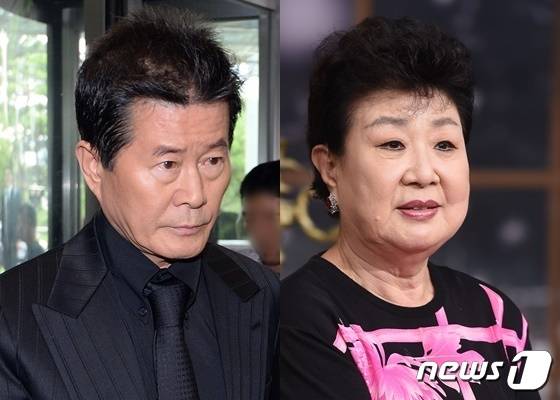 가수 태진아(왼쪽), 현미 ⓒ 뉴스1