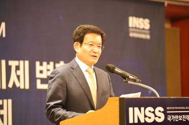 유성옥 국가안보전략연구원(INSS) 이사장이 5일 연구원이 '북한의 비핵화와 체제변화 전망과 과제'를 주제로 개최한 2023 NK포럼에서 기조연설을 하고 있다. [사진제공=국가안보전략연구원]