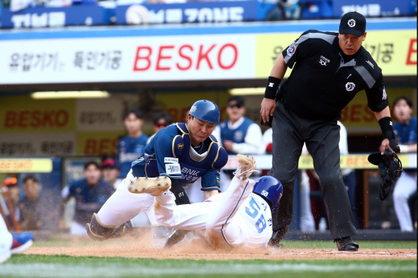 2일 대구 NC전서 환상적인 슬라이딩으로 득점을 올리는 김지찬. 삼성 제공