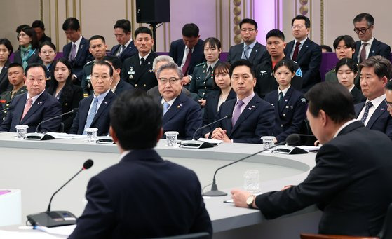 국민의힘 김기현 대표와 박진 외교부 장관, 권영세 통일부 장관 등이 5일 청와대 영빈관에서 열린 제2차 국정과제점검회의에서 윤석열 대통령의 발언을 경청하고 있다. 연합뉴스