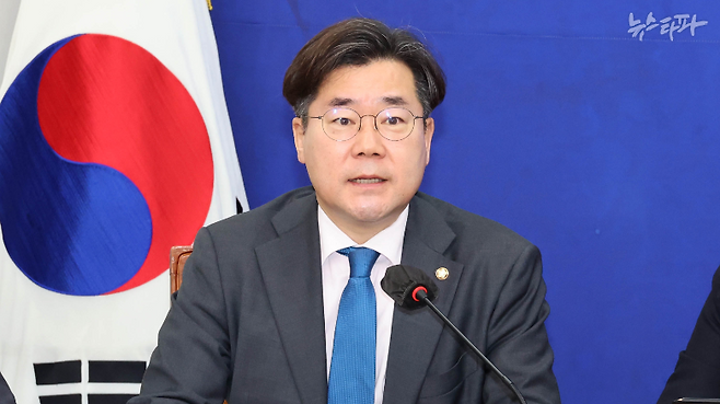 박찬대 더불어민주당 의원. 재선 의원인 그는 현재 더불어민주당 최고위원을 맡고 있다.&nbsp;