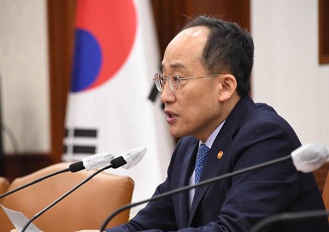 추경호 부총리 겸 기획재정부 장관이 6일 서울 종로구 정부서울청사에서 열린 ‘비상경제장관회의 겸 수출투자대책회의’에서 모두발언을 하고 있다. 기획재정부 제공