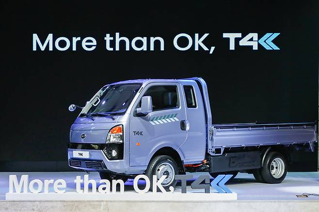 GS글로벌이 6일 ‘BYD T4K’ 출시 행사에서 최초 공개한 BYD 1t 전기트럭 T4K. [GS글로벌]