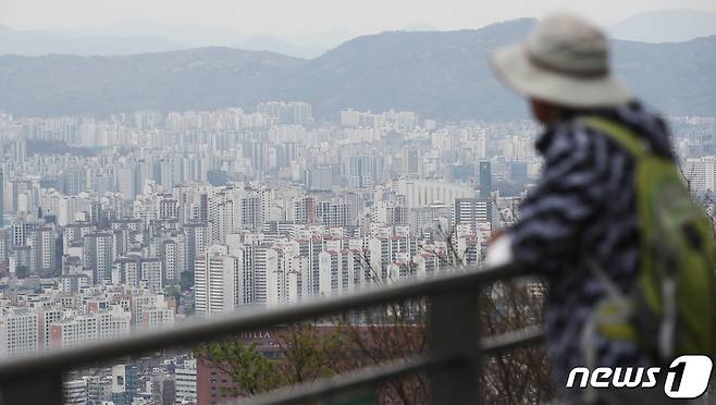 서울 남산에서 바라본 아파트 단지 모습. 2023.4.4/뉴스1 ⓒ News1 김민지 기자