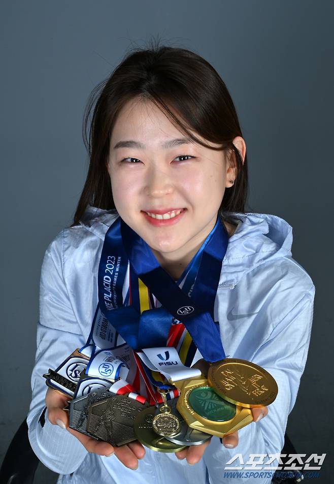 올시즌 스피드스케이팅 여자 500m 세계랭킹 1위 김민선이 따낸 메달들. 허상욱 기자wook@sportschosun.com/2023.03.30/