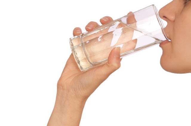 수분 보충을 위해서는 목이 마르지 않아도 물을 챙겨 먹는 것이 좋다다./사진=클립아트코리아