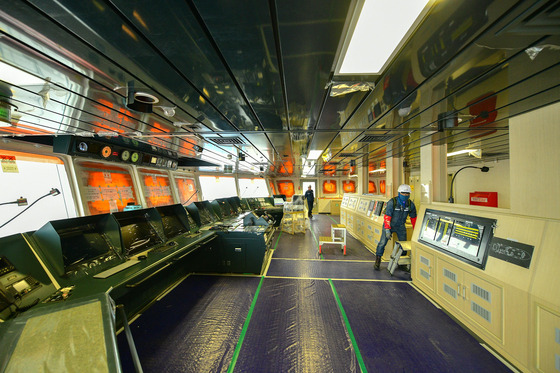 The LNG carrier's steering room at Hyundai Heavy Industries Shipyard in Ulsan on Tuesday [HD HYUNDAI]