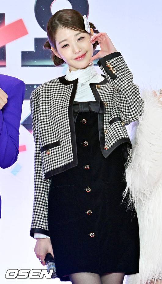 [OSEN=민경훈 기자]아이브 (IVE) 장원영이 입장하며 포즈를 취하고 있다. 2022.12.24 / rumi@osen.co.kr