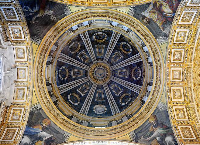 미켈란젤로 부오나로티·자코모 델라 포르타, Dome of the Clementine Chapel in Saint Peter 's Basilica [wikimedia]
