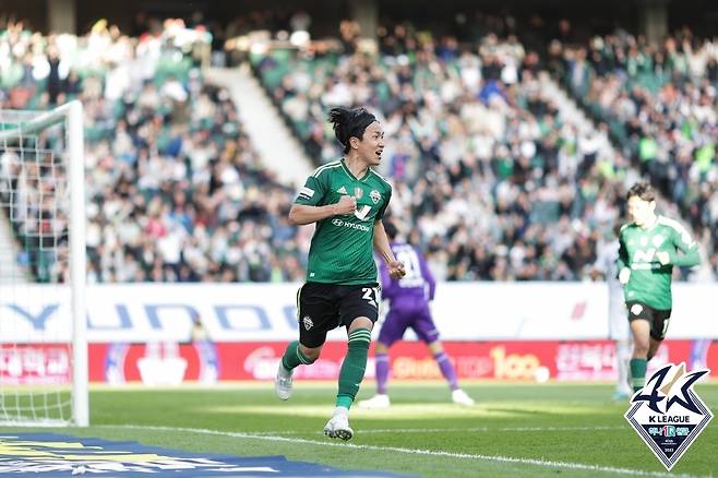 전북 현대 이적 후 첫 골을 넣은 아마노. (한국프로축구연맹 제공)