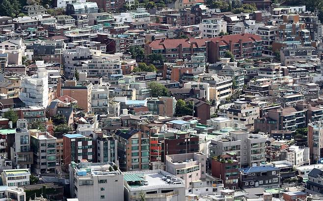 서울 용산구 남산서울타워에서 바라본 서울 시내 빌라 단지 모습. /뉴시스