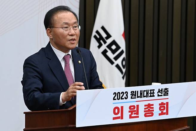 국민의힘 새 원내대표로 선출된 윤재옥 의원이 7일 서울 여의도 국회에서 열린 '2023 원내대표 선출 의원총회'에서 인사말을 하고 있다. 사진=뉴스1