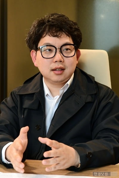 임진우 하나증권 삼성동금융센터 차장이 인터뷰를 하고 있다./사진=변성현 한경닷컴 기자