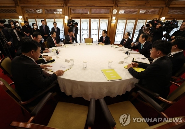 지난달 29일 총리공관에서 열린 당정협의회 / 사진=연합뉴스