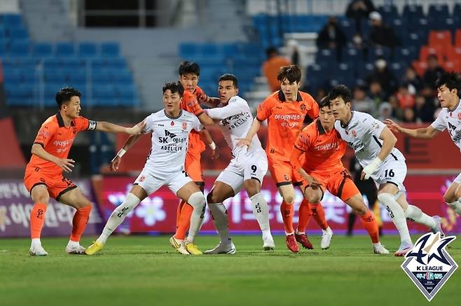 [서울=뉴시스]강원-제주. 2023.04.09. (사진=한국프로축구연맹 제공)  *재판매 및 DB 금지