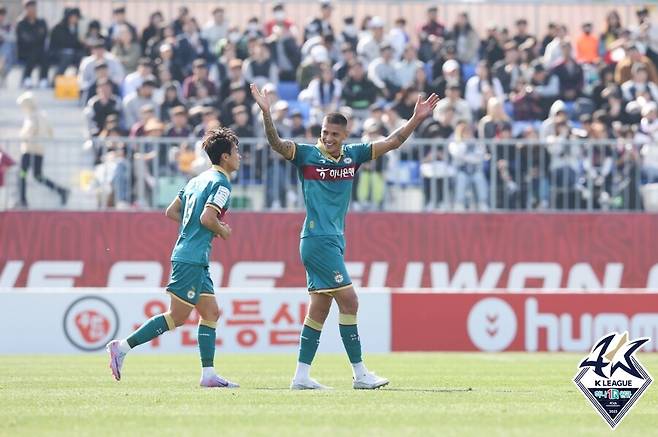 ▲ 멀티골을 넣은 티아고, 경기를 가져올 뻔했던 대전. ⓒ한국프로축구연맹