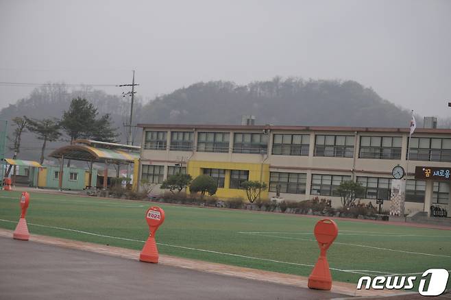 6일 오후 연천군 군남면 화진초등학교 운동장.