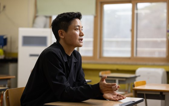 이현길 교사가 4일 경기 파주 파평초등학교에서 중앙일보와 인터뷰를 하고 있다. 김종호 기자