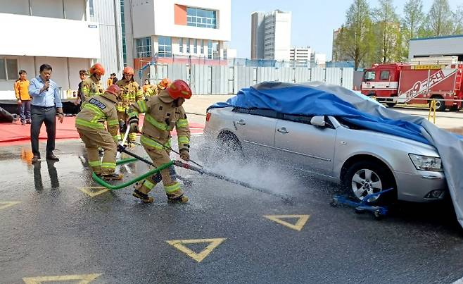 광주광역시소방안전본부, 10일 광주소방학교에서 친환경자동차 사고대응 특별구조 훈련 실시. 광주광역시 제공