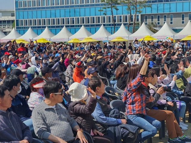 ▲경기도청 봄꽃축제 공연 현장. ⓒ경기도