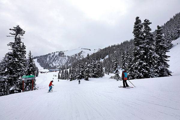이곳 스키장 슬로프는 광활하다. 여기서 스키를 즐기는 스키어들이 꽤 많은데도 여유롭다.