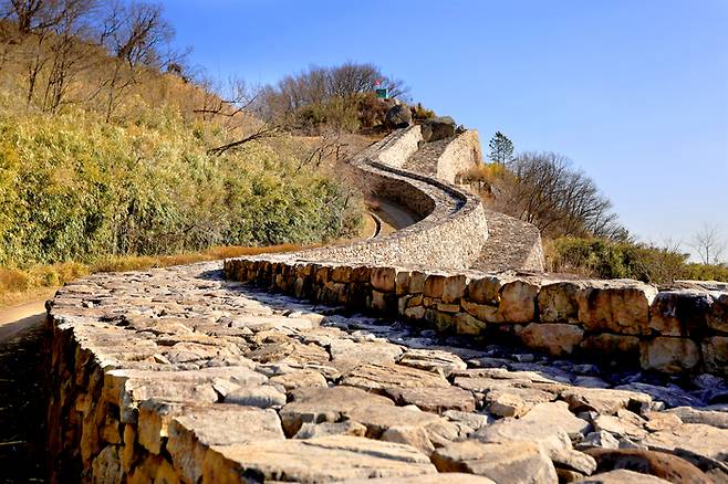 분산성은 왜적의 침입을 막는 최적지다.  허황옥의 전설이 있는 해은사를 이고 있다. 사진|한국관광공사