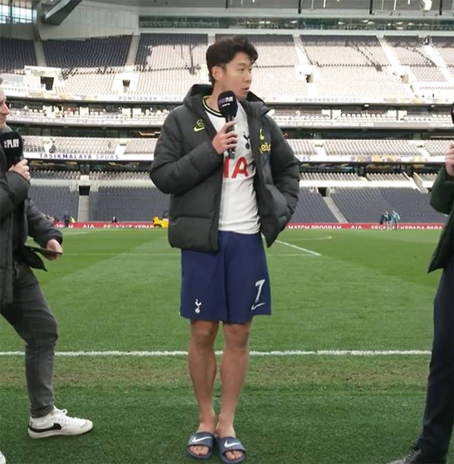 ▲ 손흥민이 프리미어리그 100호골을 넣은 뒤에 인터뷰를 하고 있다 ⓒ토트넘