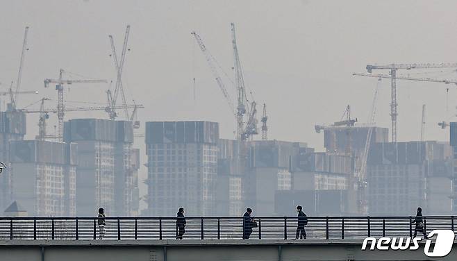 사진은 서울 강동구 올림픽파크 포레온(둔촌주공) 공사 현장. 2023.3.20/뉴스1 ⓒ News1 김도우 기자