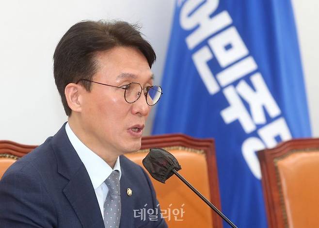 김민석 더불어민주당 정책위의장이 지난달 29일 국회에서 '천원의 아침밥' 정책과 관련한 기자간담회를 하고 있다. ⓒ데일리안 박항구 기자