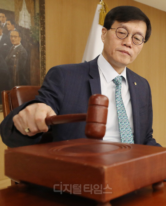 한국은행이 경기 침체 우려로 2회 연속 금리 동결을 결정했다. 사진공동취재단