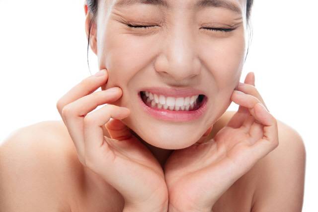 치아가 시린 증상을 방치하면 구강 상태가 악화할 수 있어 주의해야 한다/사진=클립아트코리아