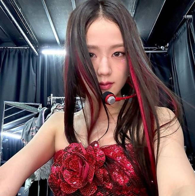 BLACKPINK JiSoo , singer who follows the title of single flower song