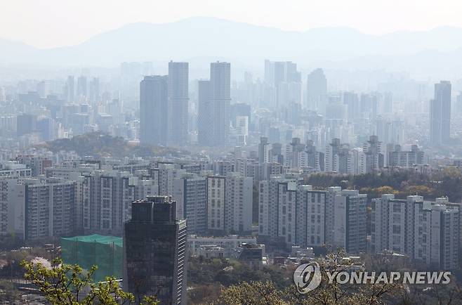 서울 남산에서 바라본 아파트 일대 [연합뉴스 자료사진]