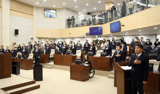 전국 17개 광역의회 가운데 유일하게 여소야대인 세종시의회가 최근 의장 불신임안 상정을 무산시켰다. [중앙포토]