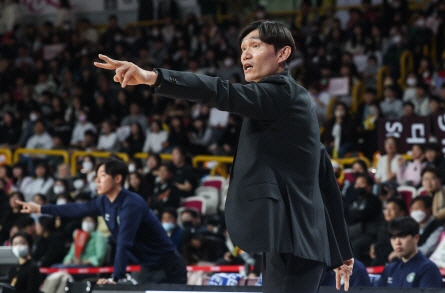 프로농구 DB의 김주성 신임 감독. KBL 제공