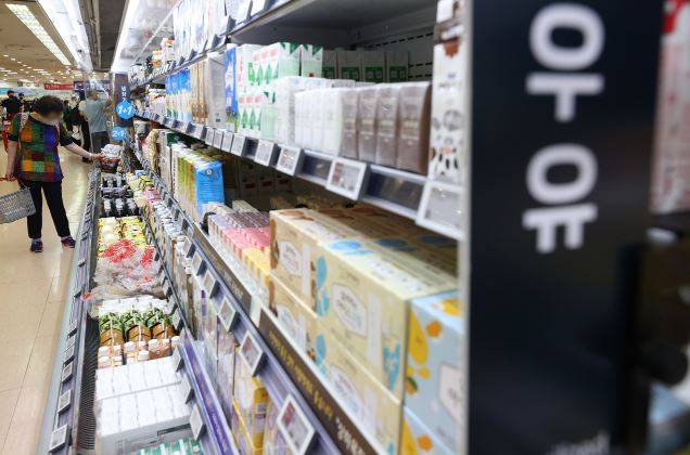 실제로 식품을 소비할 수 있는 기한은 유통기한이 아니라 소비기한이다. [연합]