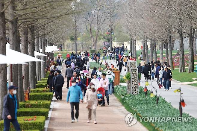 북적이는 순천만국가정원 [연합뉴스 자료사진]