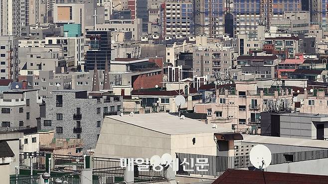 사진은 3일 서울 송파구 롯데월드타워 서울스카이에서 바라본 서울 시내 아파트 단지의 모습.