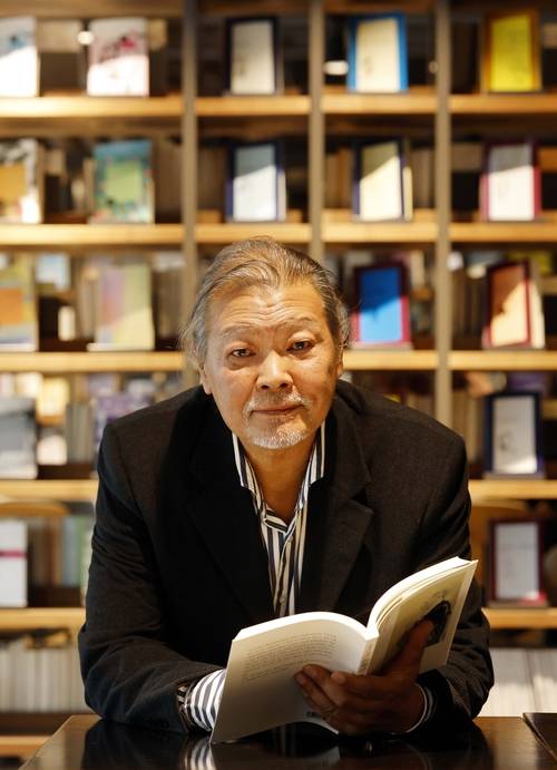 강태형 문학동네 창립자는 “문학은 어떤 것에 쓰임이 되려는 목적을 갖고 만들어지는 게 아닌, 그저 자연발생적인 무엇이다. 들판에 펼쳐진 저 식물들이 훗날 누군가에게 채취되어 나물로 무쳐지고 국으로 끓여지려 생장하는 건 아닐 것”이라고 말한다. <김호영 기자>