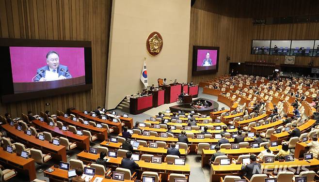 [서울=뉴시스] 전진환 기자 = 이상민 더불어민주당 의원이 13일 오전 서울 여의도 국회에서 열린 제405회 국회(임시회) 제4차 국회의원 선거제도 개선에 관한 결의안 심사를 위한 전원위원회에서 발언하고 있다.  2023.04.13. amin2@newsis.com