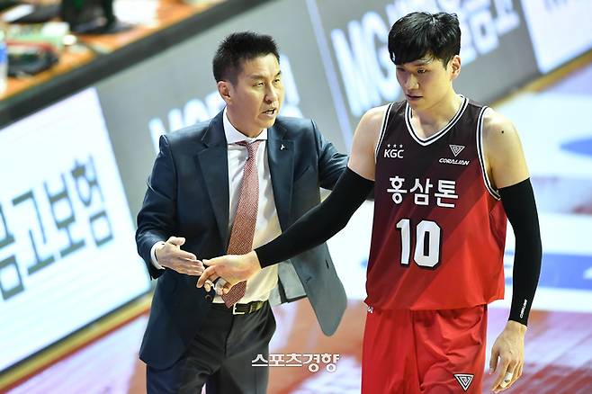 김상식 KGC 김상식 감독(왼쪽) | KBL 제공