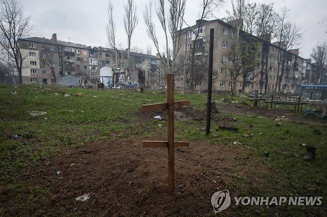 우크라이나 바흐무트 주민의 무덤 [AP 연합뉴스 자료사진. 재판매 및 DB 금지]