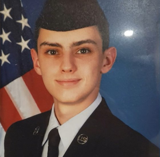 미국 정부의 기밀 문건을 유출한 혐의를 받고 있는 21세의 잭 테세이라는 메사추세츠 주방위군 공군 소속인 것으로 알려졌다. 인스타그램