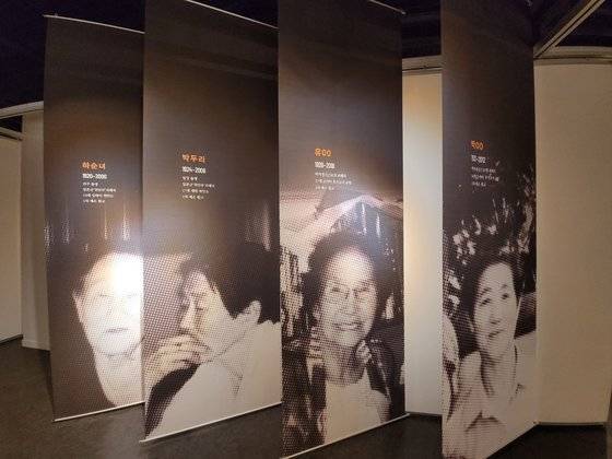 경남 창원대 박물관 조현욱아트홀에 전시된 '관부재판' 원고 모습. 안대훈 기자