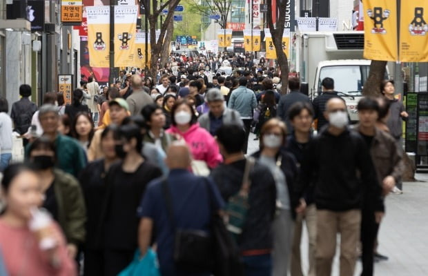 최근 서울 중구 명동거리가 관광객들로 붐비고 있다. / 사진=뉴스1