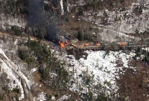 미국 메인주에서 발생한 화물 열차 탈선 사고. 록우드 소방구조대 페이스북 캡처·연합뉴스