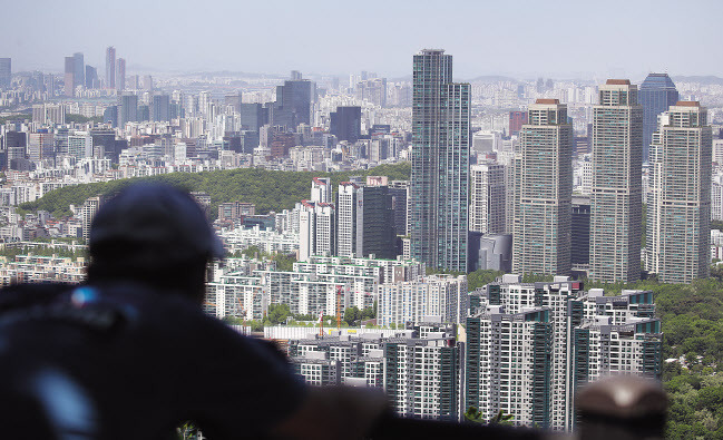 서울 강남구 대모산 전망대에서 바라본 강남 아파트 일대. [연합]